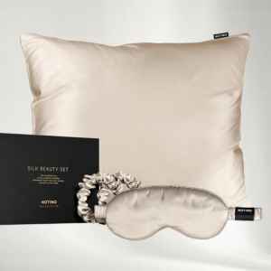 dárek k předplatnému časopisu VOGUE